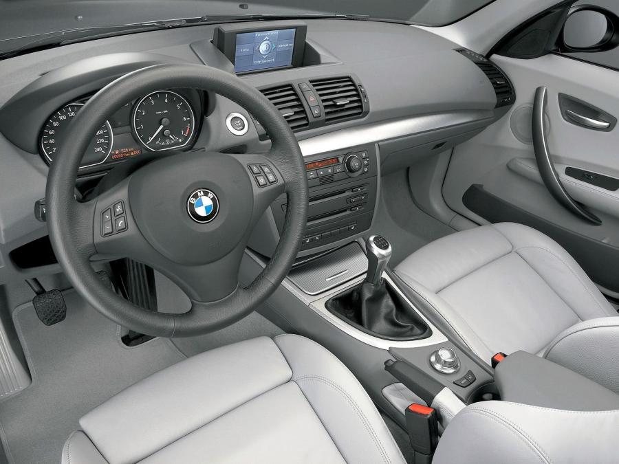  BMW 120i 5-Door 2004 года  (фото 14 из 19)